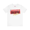 Tshirt blanco con texto de color negro, amarillo y rojo y la frase: tipo sanguíneo, salsero positivo. Hombre salsero