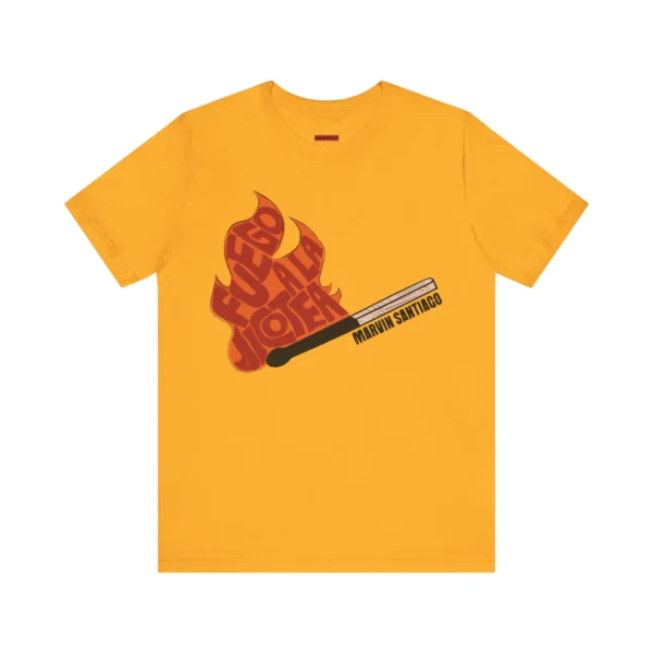 Tshirt amarillo con un fósforo encendido de color anaranjado y el texto en rojo: Fuego a la Jicotea de Marvin Santiago.