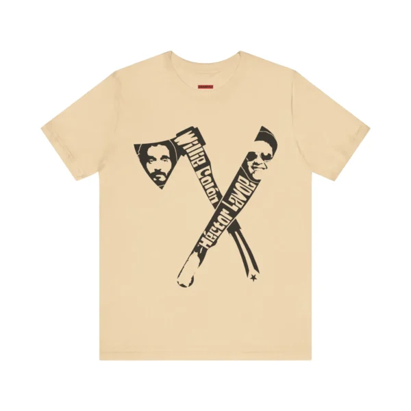 Tshirt crema con un hacha y machete, con las caras de Willie Colon y Hector Lavoe y la bandera y el mapa de Puerto Rico.