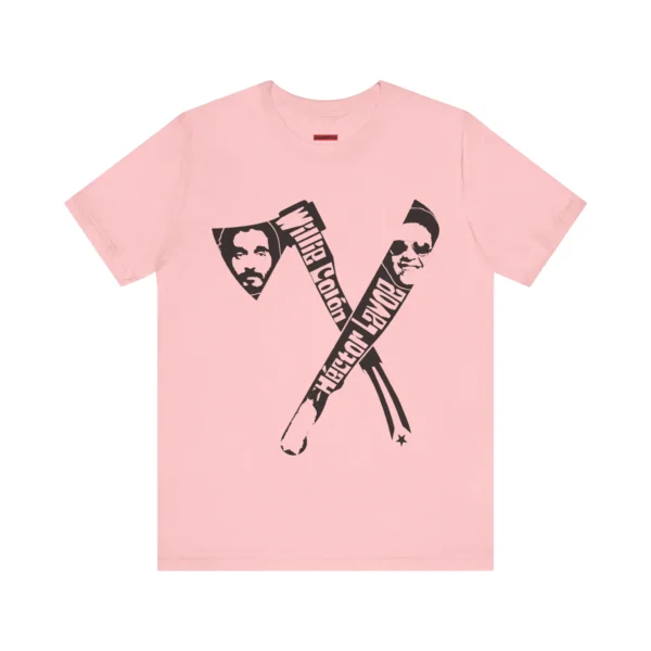 Tshirt rosa con un hacha y machete, con las caras de Willie Colon y Hector Lavoe y la bandera y el mapa de Puerto Rico.